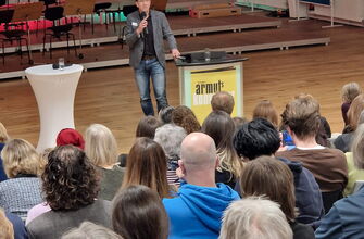 Referent und Publikum bei der Armutskonferenz