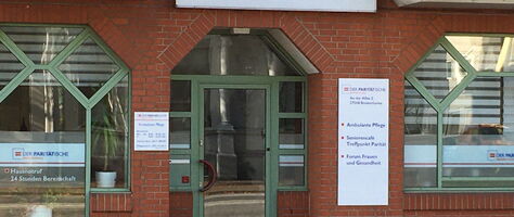 Eingangsbereich eines Backsteinhauses